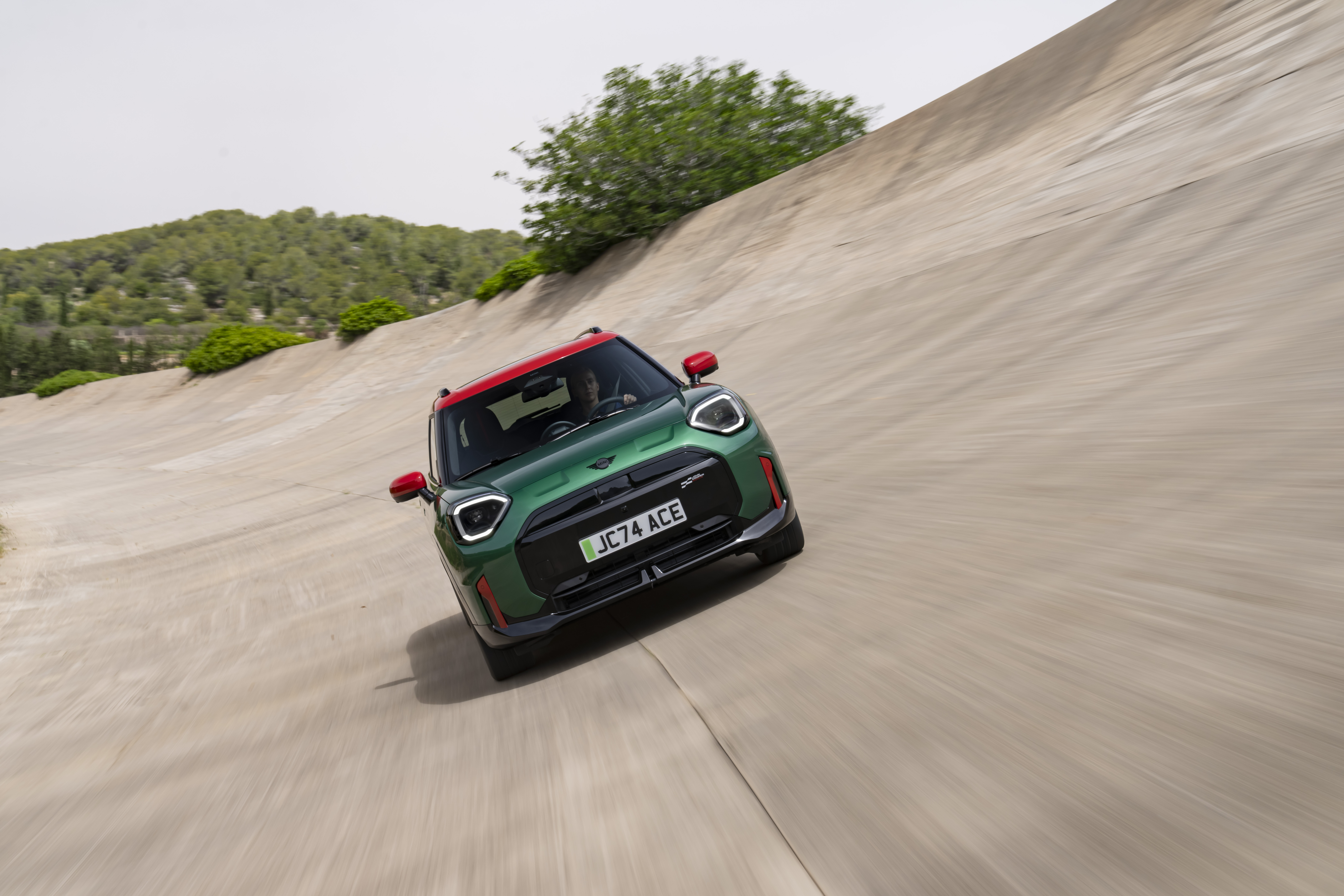 MINI sube el voltaje: los primeros John Cooper Works Eléctricos inauguran una nueva era deportiva para la marca