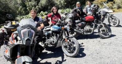 UN TRÍO DE MUJERES RECORRE EL EXTREMO SUR DE CHILE EN MOTOCICLETA